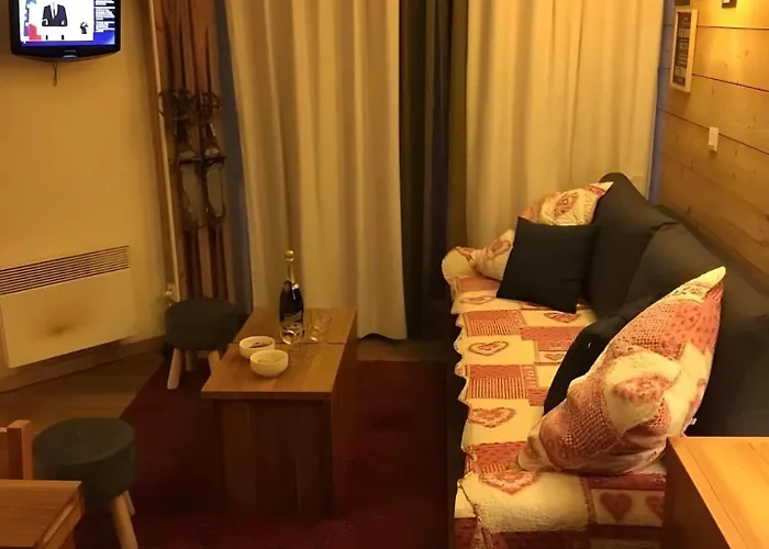 - Inout - 5 Beds Flat M-603