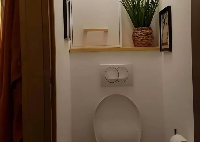 - Inout - 5 Beds Flat M-603 Apartment *